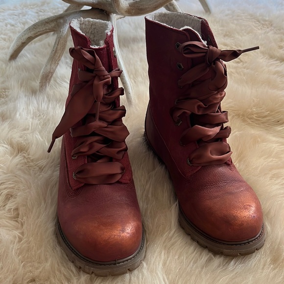 Timberland Burgundy Wine Red Waterproof Boots Ribbon Lace Up Size 8 Women’s - Picture 2 of 5